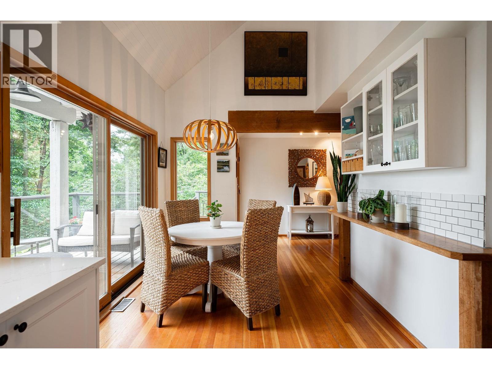 733 Windjammer Road, Bowen Island, British Columbia  V0N 1G2 - Photo 2 - R3020105
