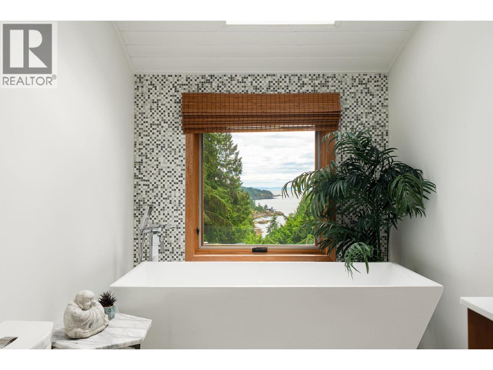 733 Windjammer Road, Bowen Island, British Columbia  V0N 1G2 - Photo 18 - R3020105