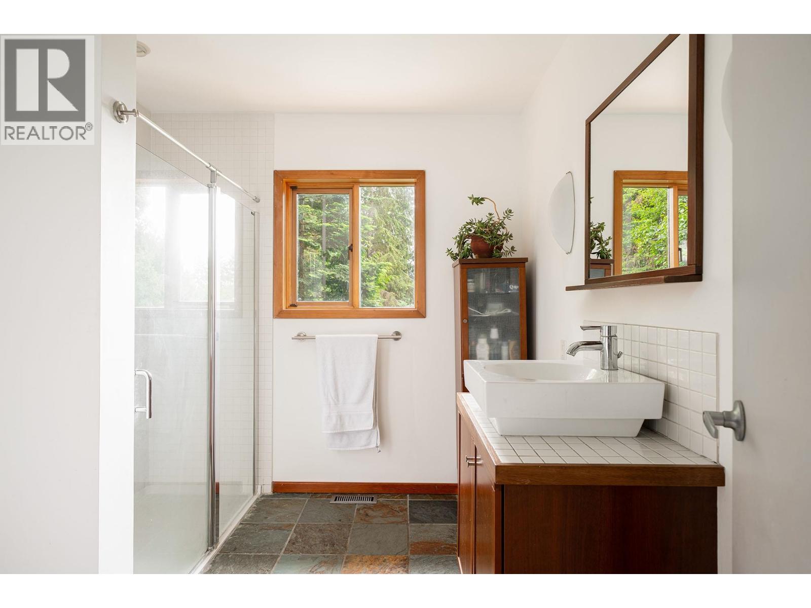 733 Windjammer Road, Bowen Island, British Columbia  V0N 1G2 - Photo 20 - R3020105