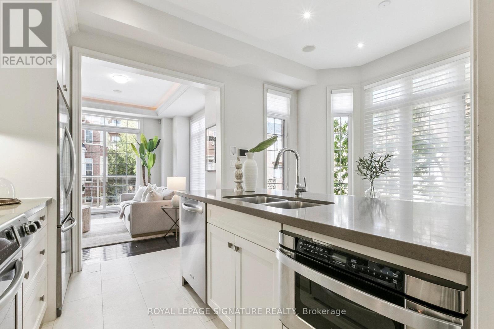 60 Kilgour Road, Toronto (Bridle Path-Sunnybrook-York Mills), Ontario  M4G 0A9 - Photo 11 - C12413915