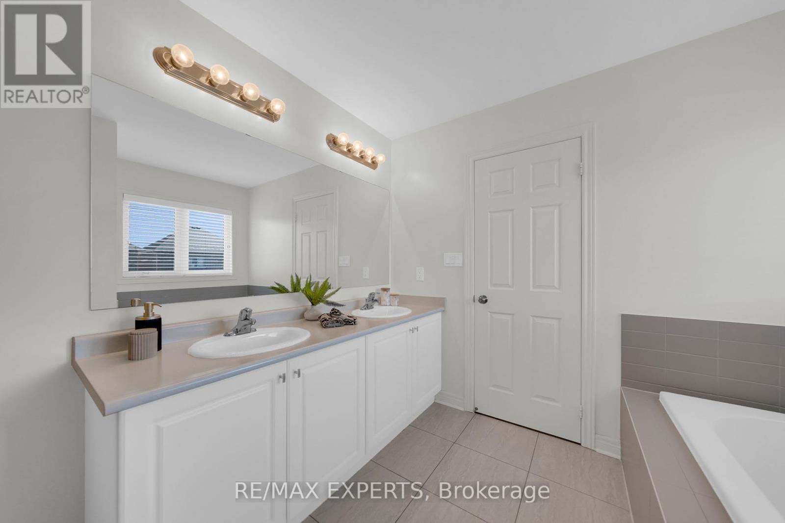 108 Turner Drive, New Tecumseth (Tottenham), Ontario  L0G 1W0 - Photo 44 - N12413920