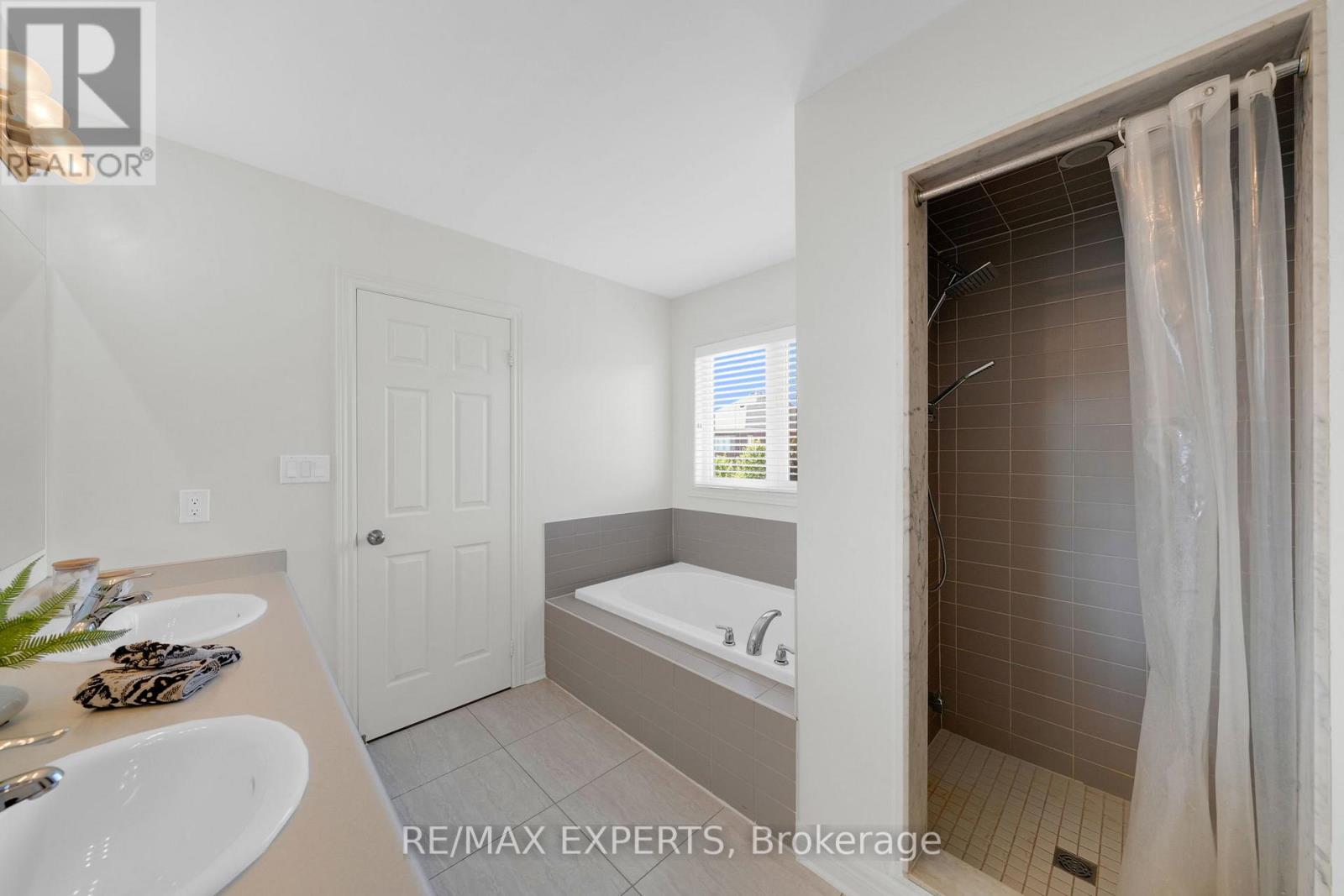 108 Turner Drive, New Tecumseth (Tottenham), Ontario  L0G 1W0 - Photo 45 - N12413920