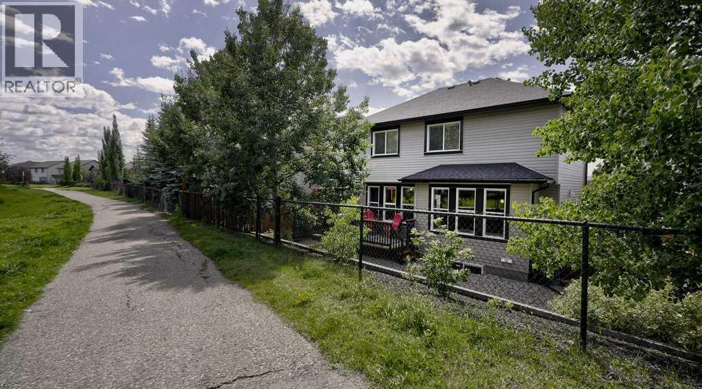 244 Heritage Bay, Cochrane, Alberta  T4C 0L3 - Photo 3 - A2235147
