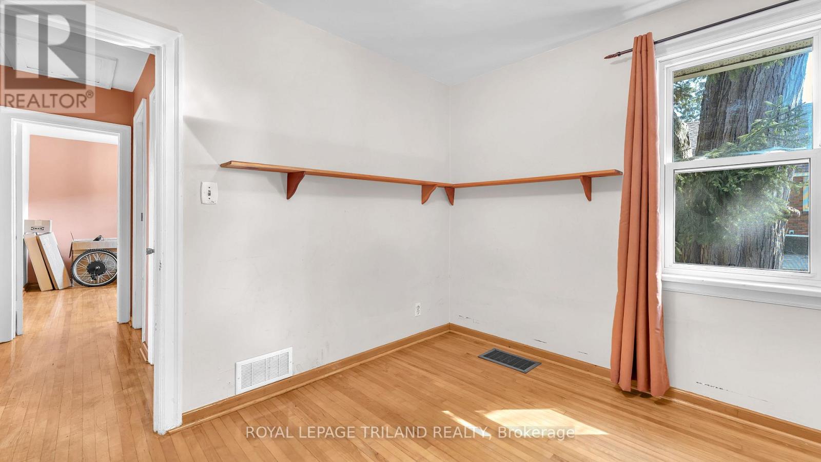 1041 Hamilton Road, London East, Ontario  N5W 1A7 - Photo 12 - X12413957