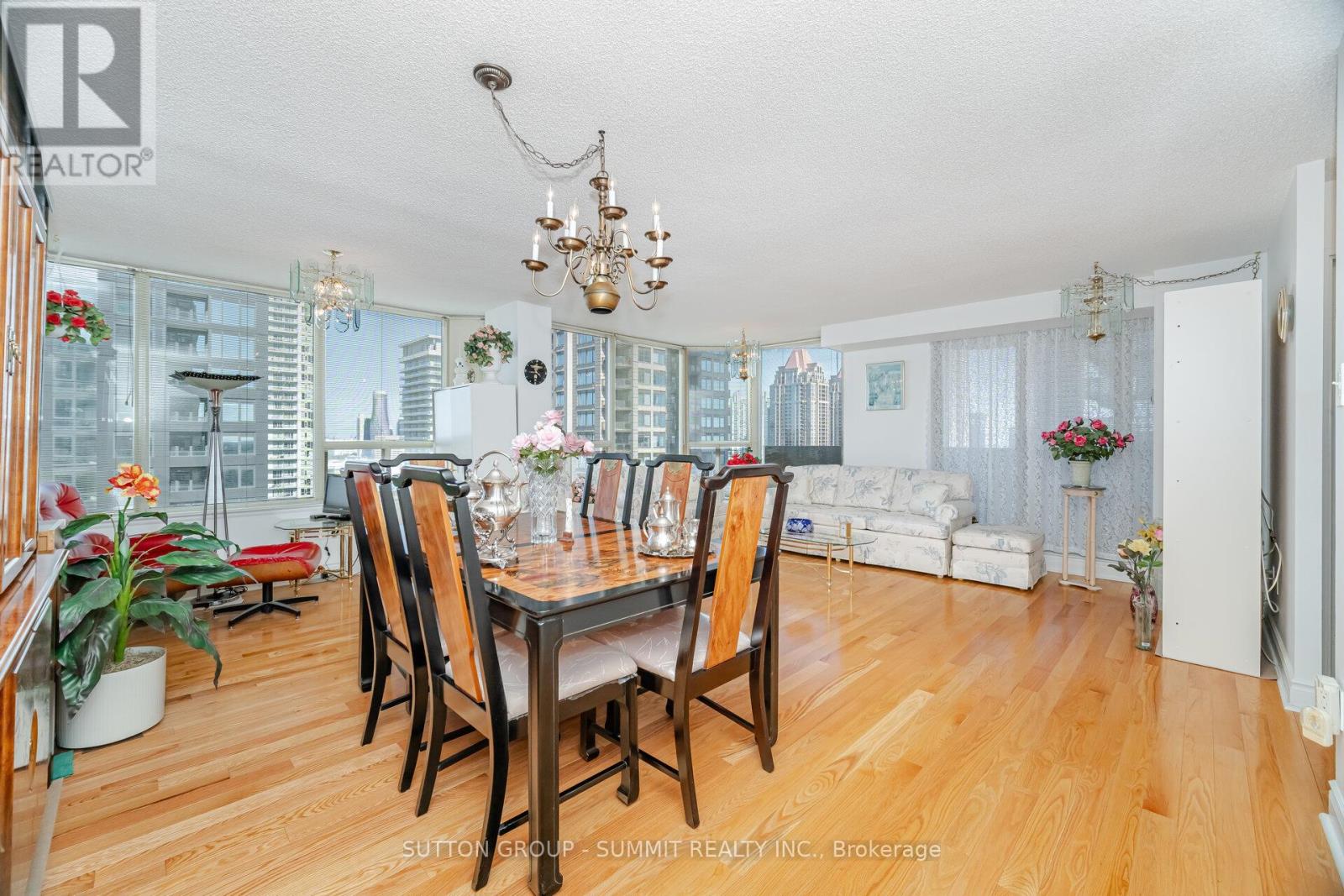 1608 - 330 Rathburn Road W, Mississauga (City Centre), Ontario  L5B 3Y1 - Photo 12 - W12413913