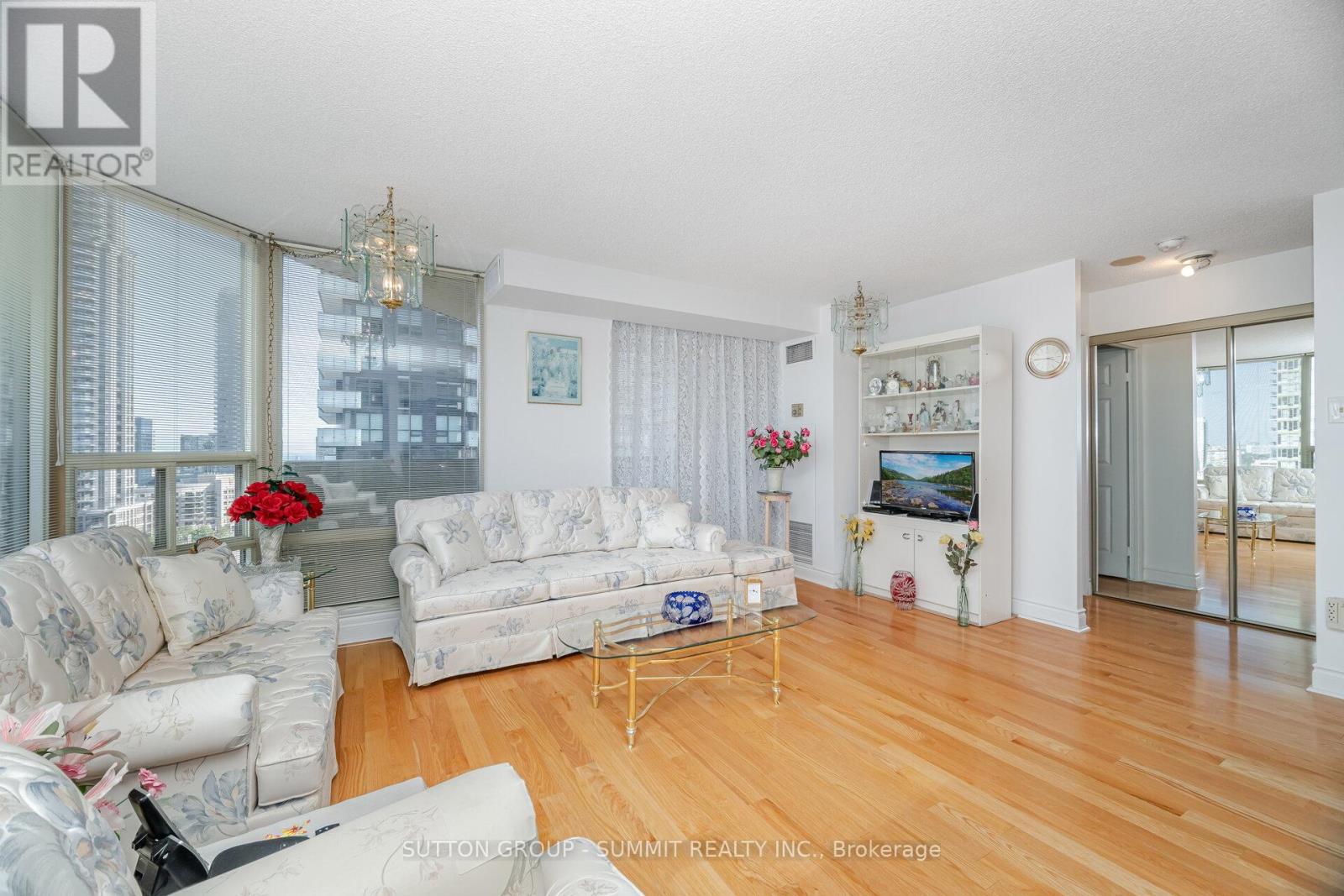 1608 - 330 Rathburn Road W, Mississauga (City Centre), Ontario  L5B 3Y1 - Photo 14 - W12413913
