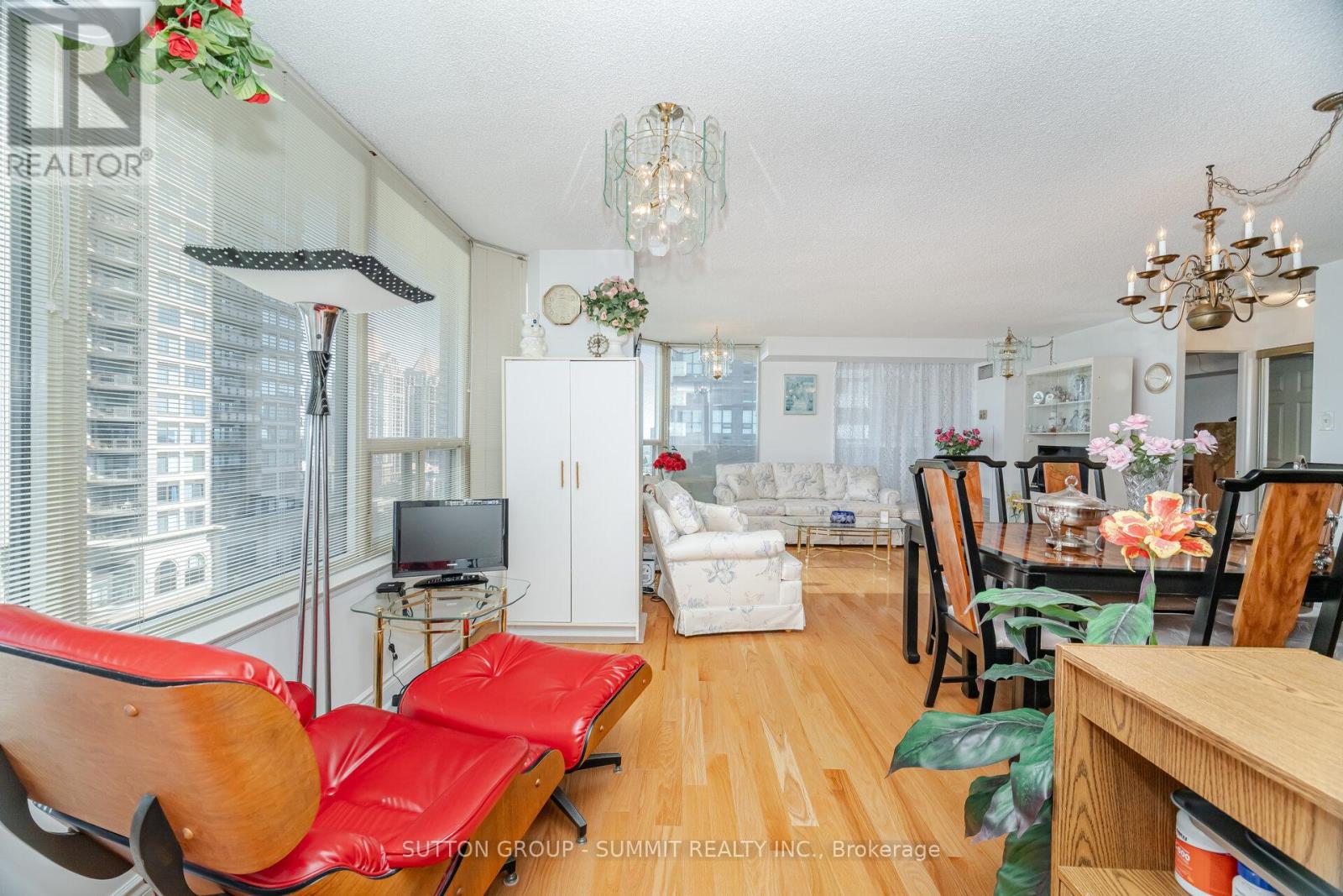 1608 - 330 Rathburn Road W, Mississauga (City Centre), Ontario  L5B 3Y1 - Photo 18 - W12413913