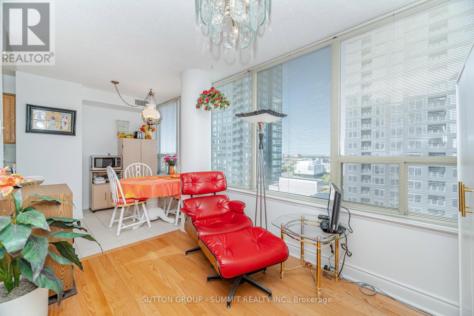 1608 - 330 Rathburn Road W, Mississauga (City Centre), Ontario  L5B 3Y1 - Photo 19 - W12413913