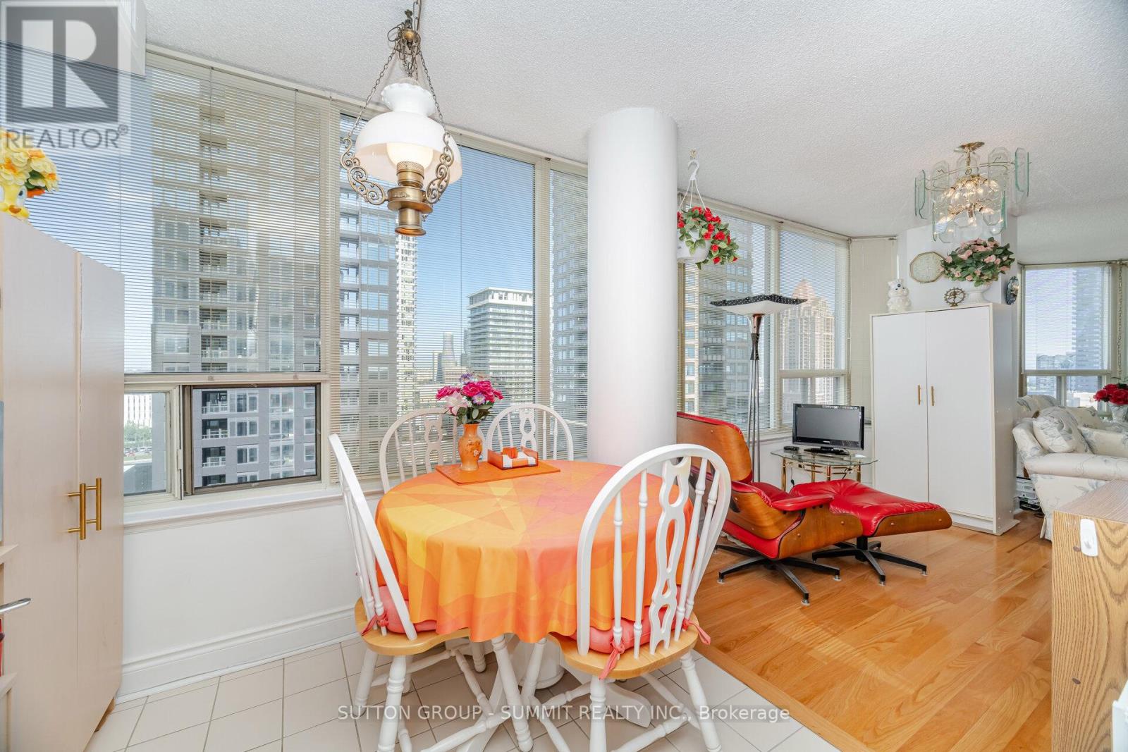 1608 - 330 Rathburn Road W, Mississauga (City Centre), Ontario  L5B 3Y1 - Photo 20 - W12413913