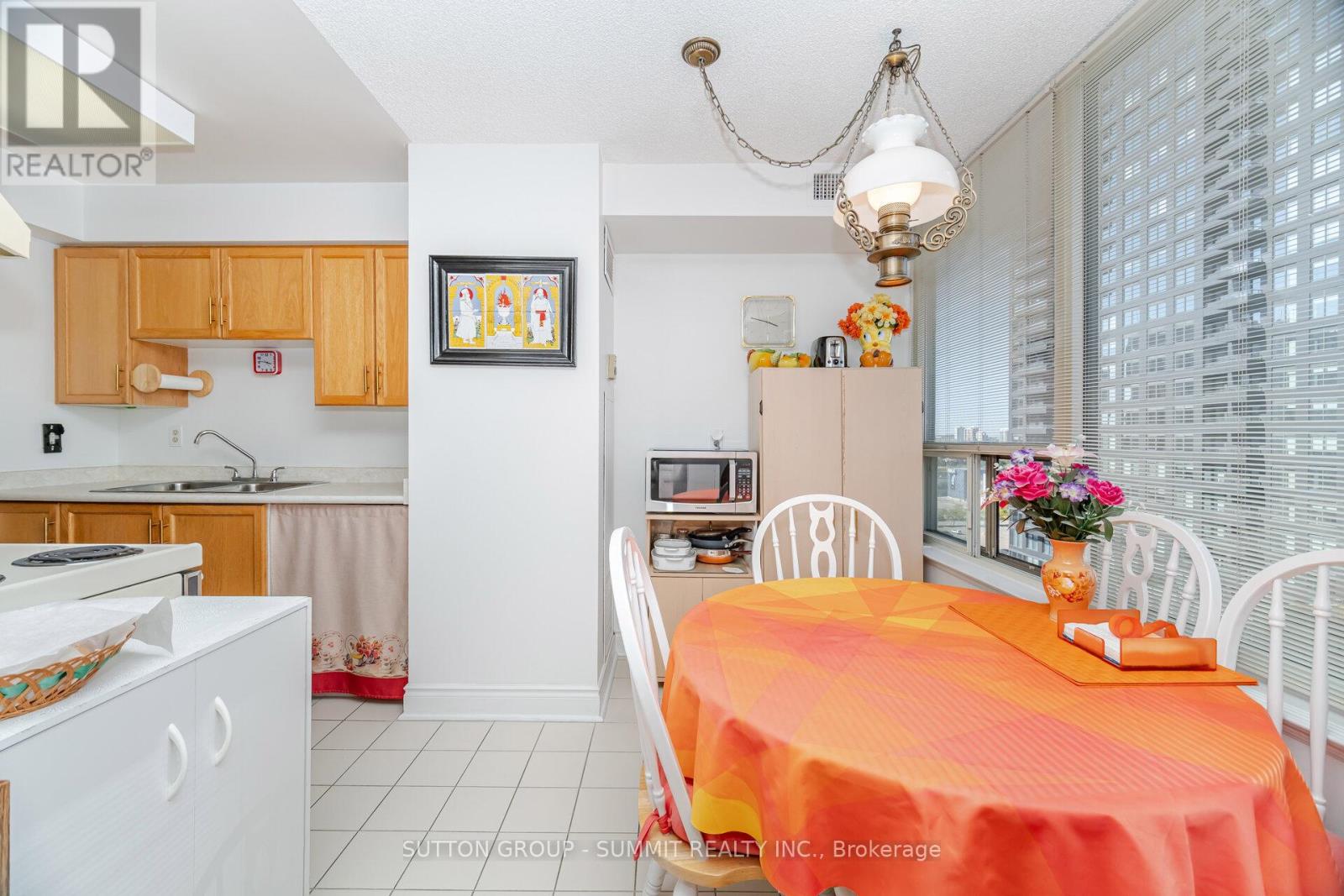 1608 - 330 Rathburn Road W, Mississauga (City Centre), Ontario  L5B 3Y1 - Photo 21 - W12413913