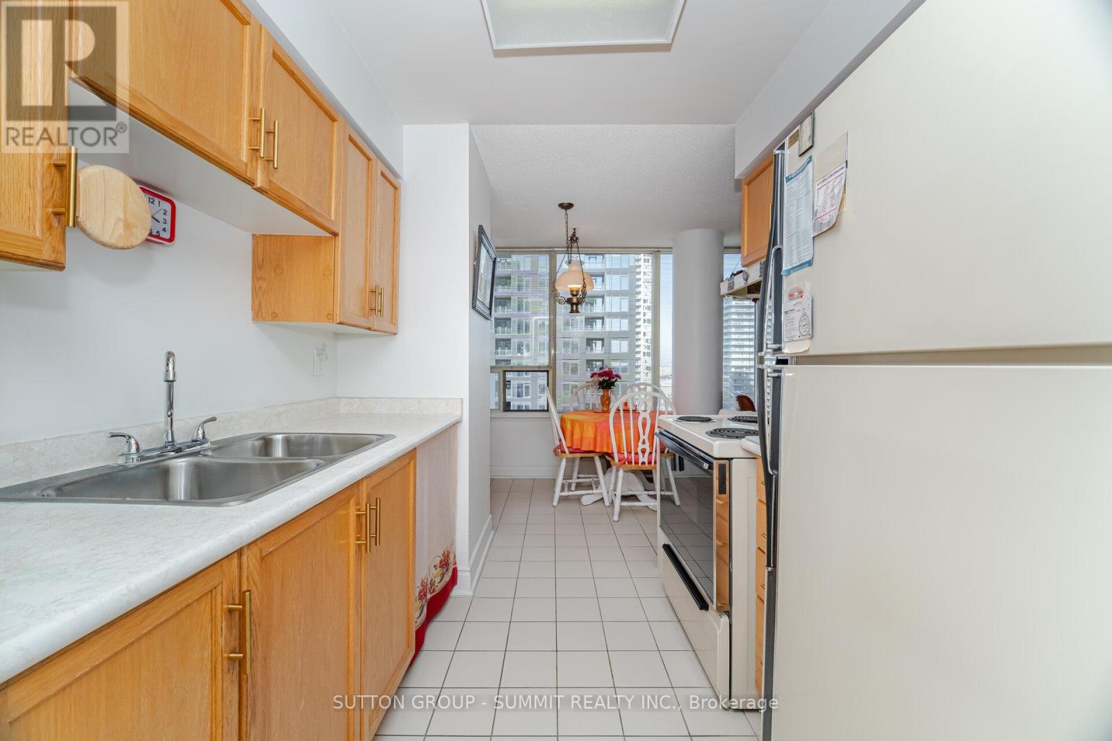 1608 - 330 Rathburn Road W, Mississauga (City Centre), Ontario  L5B 3Y1 - Photo 23 - W12413913
