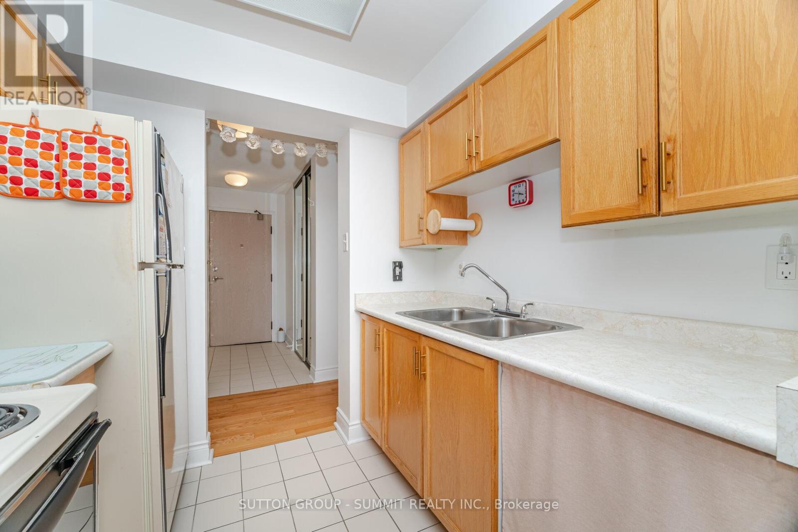 1608 - 330 Rathburn Road W, Mississauga (City Centre), Ontario  L5B 3Y1 - Photo 24 - W12413913
