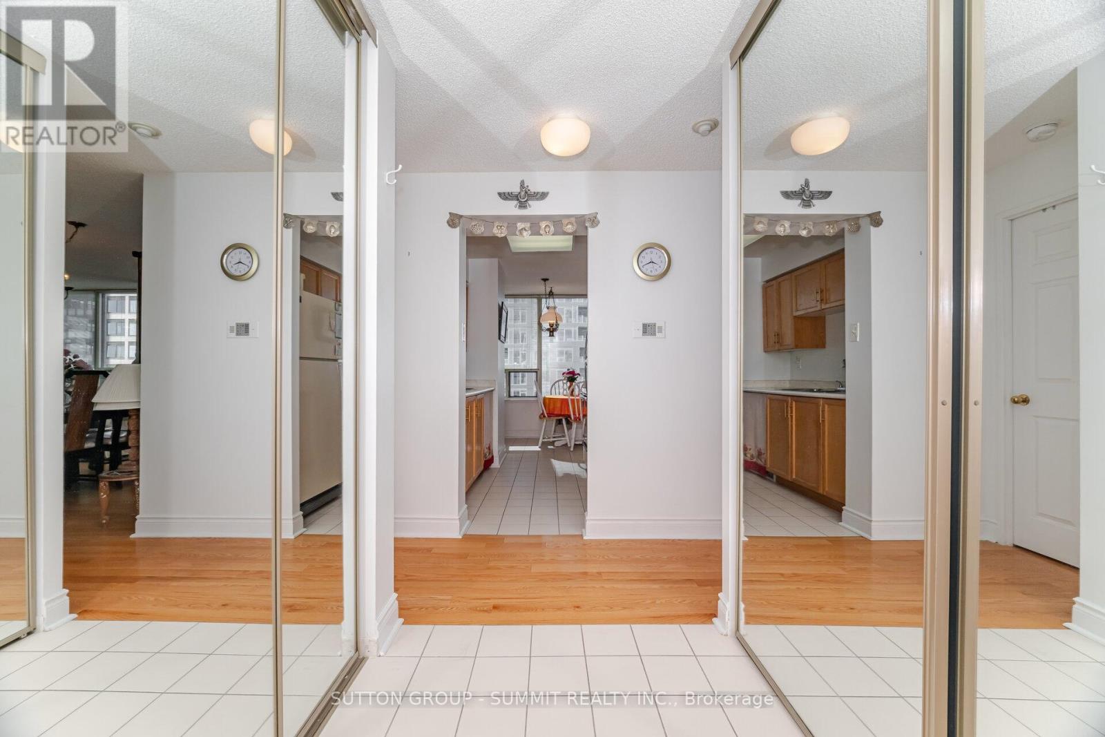 1608 - 330 Rathburn Road W, Mississauga (City Centre), Ontario  L5B 3Y1 - Photo 8 - W12413913