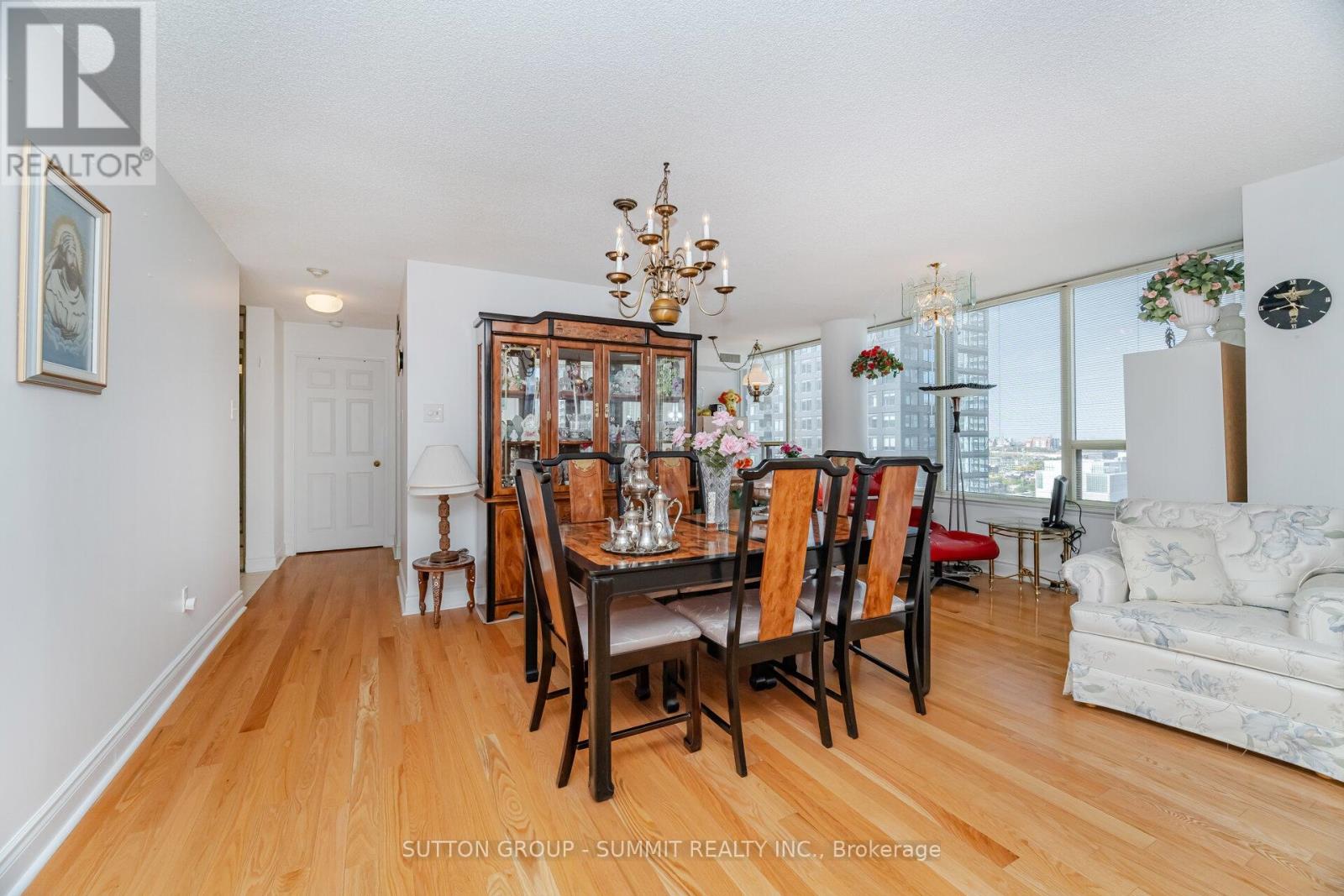 1608 - 330 Rathburn Road W, Mississauga (City Centre), Ontario  L5B 3Y1 - Photo 9 - W12413913
