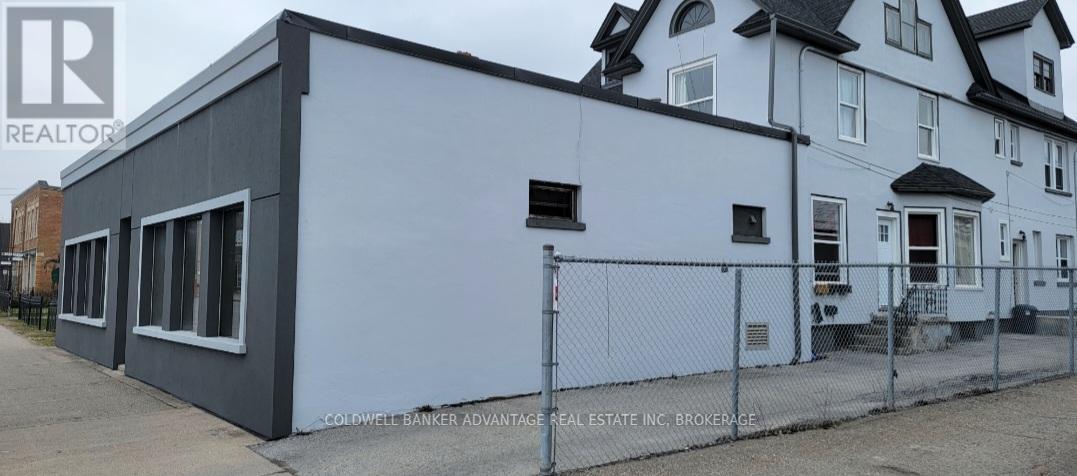 183 East Main Street, Welland, Ontario  L3B 3W7 - Photo 2 - X12408938