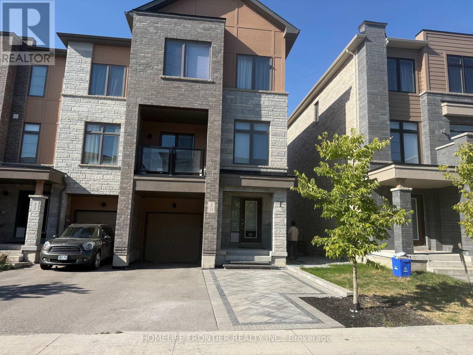 MAIN - 30 VANTAGE LOOP AVENUE, Newmarket, Ontario