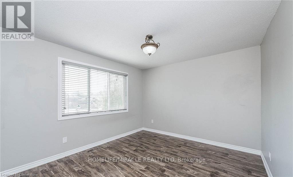 91 Madoc Drive, Brampton (Madoc), Ontario  L6V 2A3 - Photo 12 - W12413972