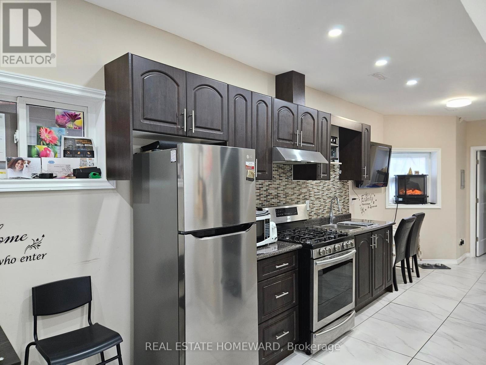 Lower - 141 Coxwell Avenue, Toronto (The Beaches), Ontario  M4L 3B4 - Photo 2 - E12408361