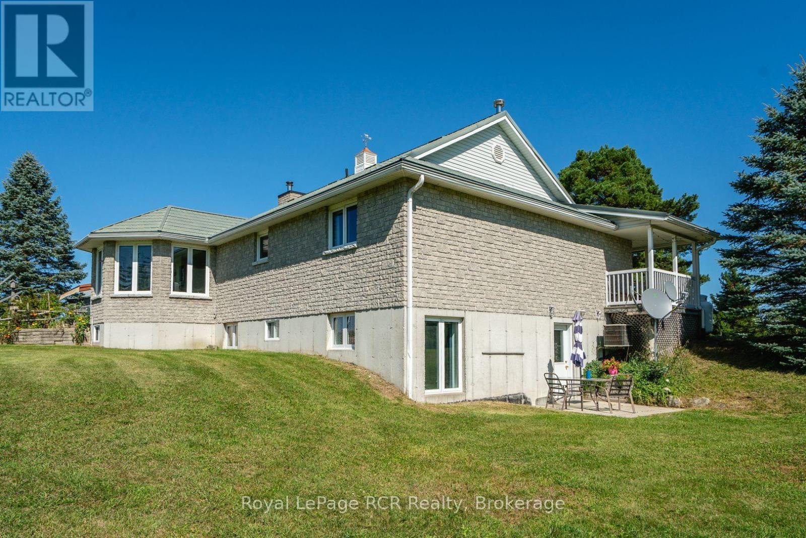 114228 Grey Road 3 Road, West Grey, Ontario  N0G 1S0 - Photo 38 - X12413988