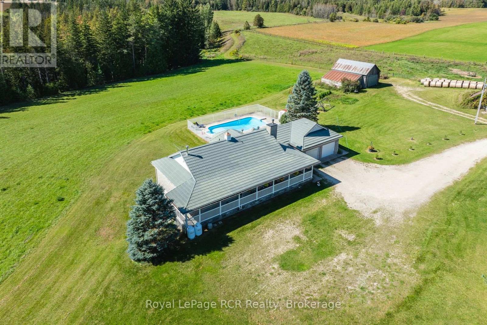 114228 Grey Road 3 Road, West Grey, Ontario  N0G 1S0 - Photo 7 - X12413988