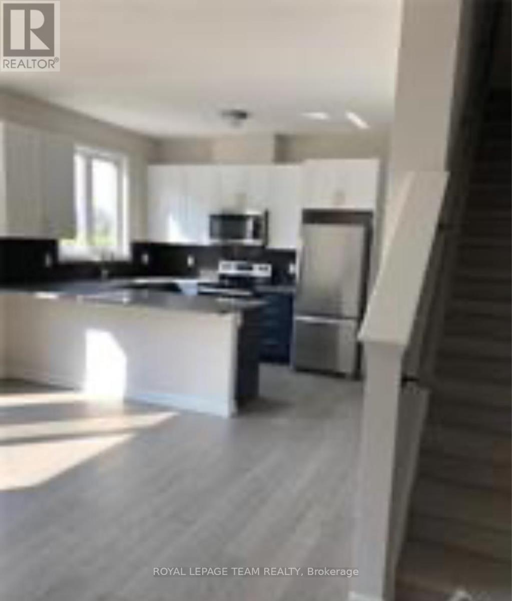 502 Loury Row, Ottawa, Ontario  K1W 0M5 - Photo 2 - X12413986