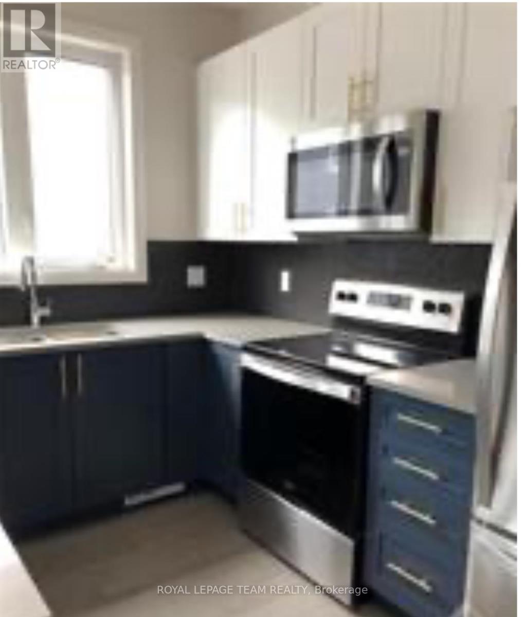 502 Loury Row, Ottawa, Ontario  K1W 0M5 - Photo 3 - X12413986