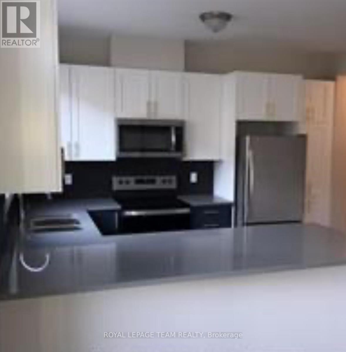 502 Loury Row, Ottawa, Ontario  K1W 0M5 - Photo 5 - X12413986