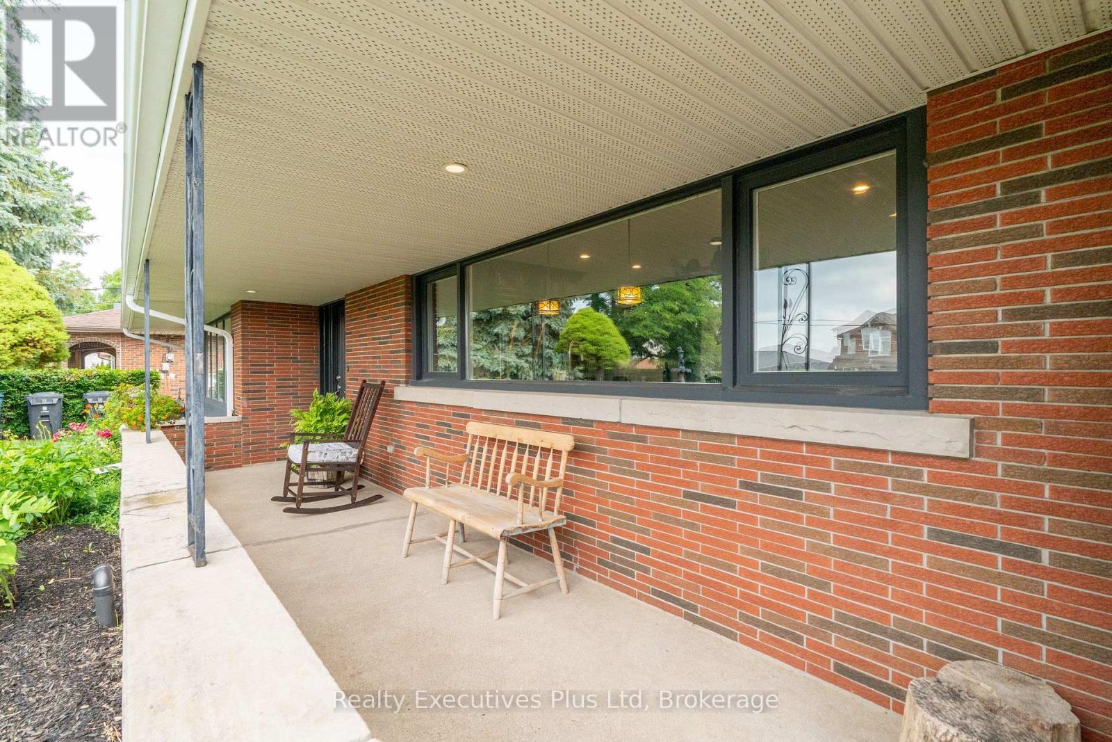 Property at 135 CITYVIEW DRIVE image 3