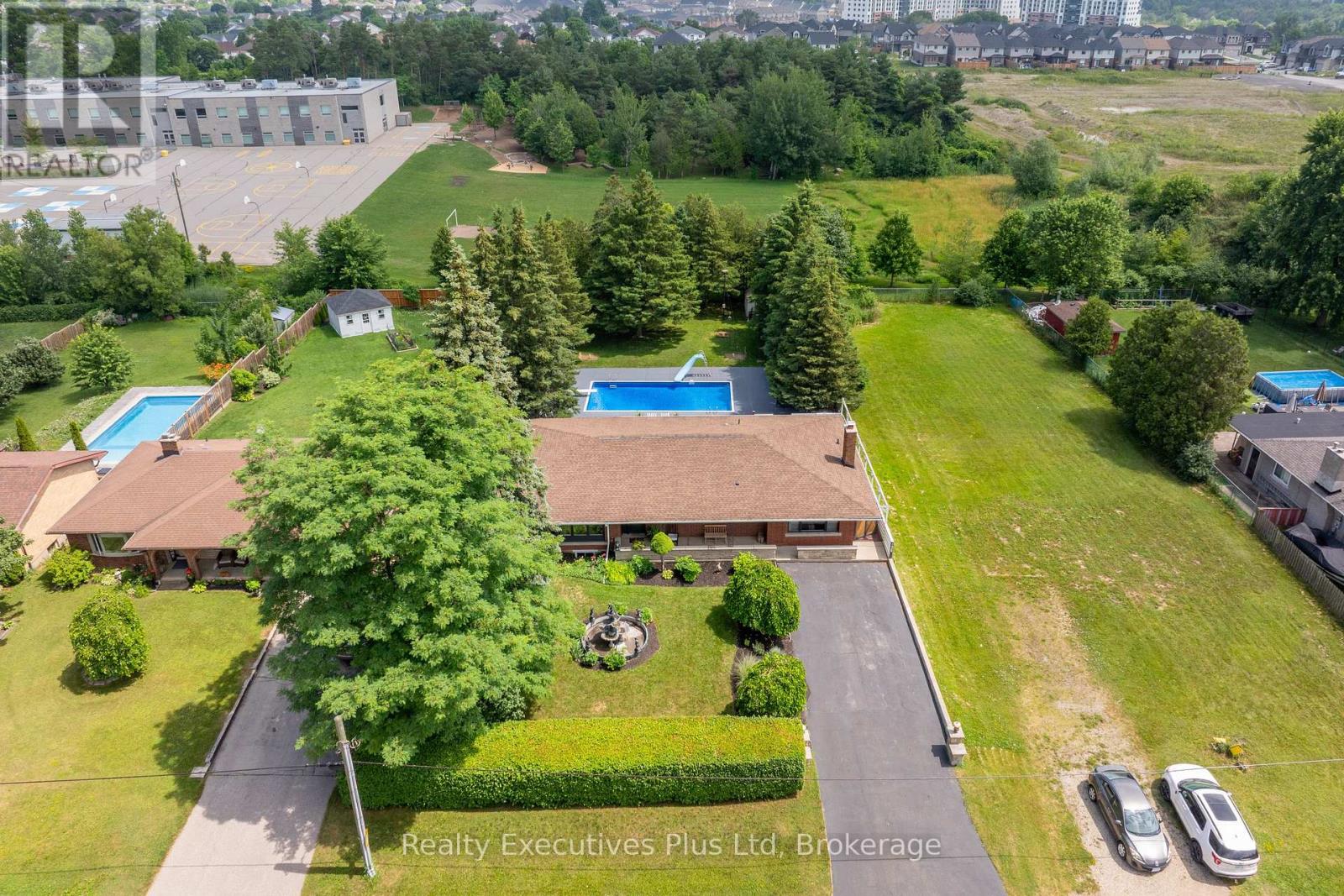 135 Cityview Drive, Guelph, Ontario  N1E 6Y7 - Photo 40 - X12413994