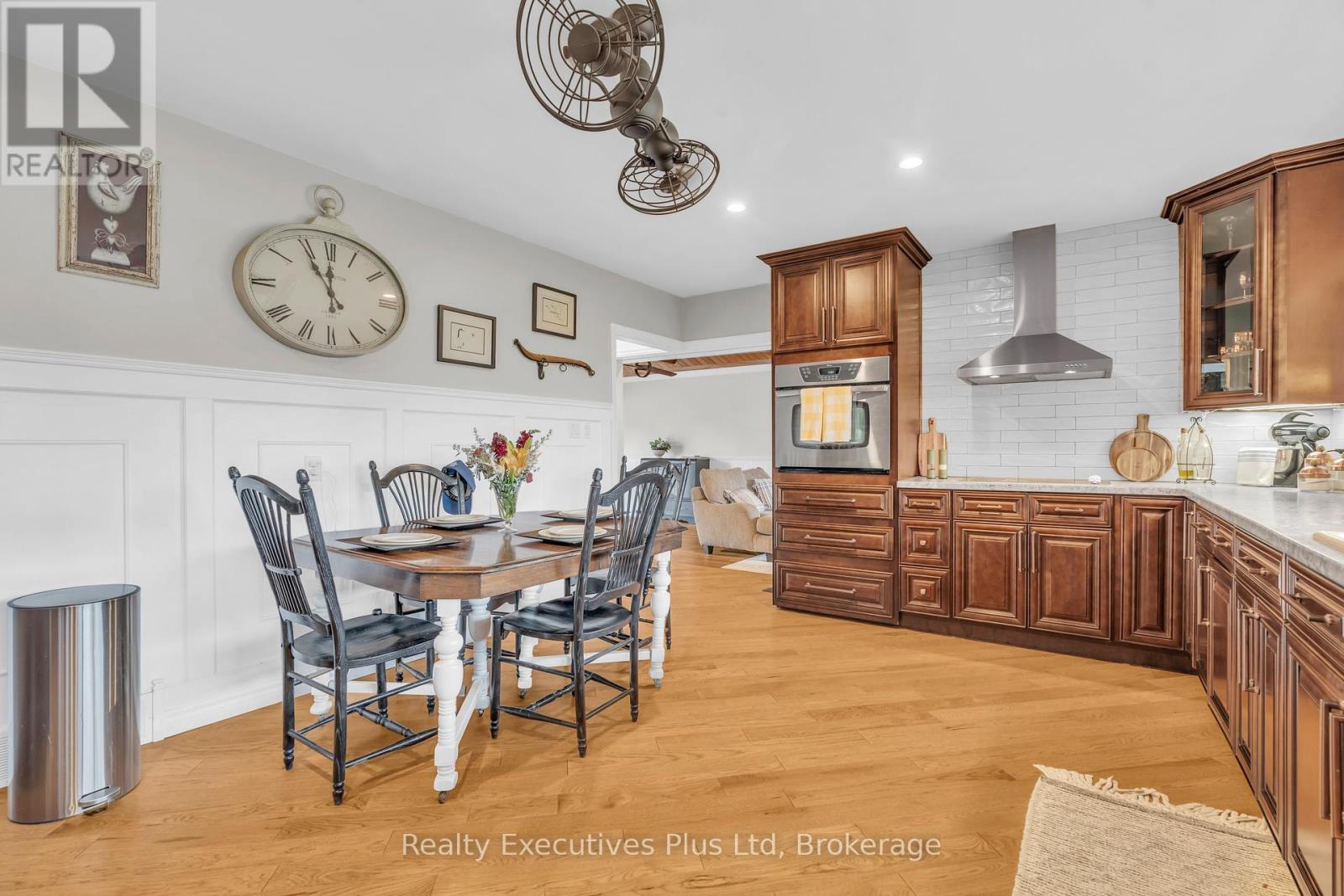 135 Cityview Drive, Guelph, Ontario  N1E 6Y7 - Photo 8 - X12413994