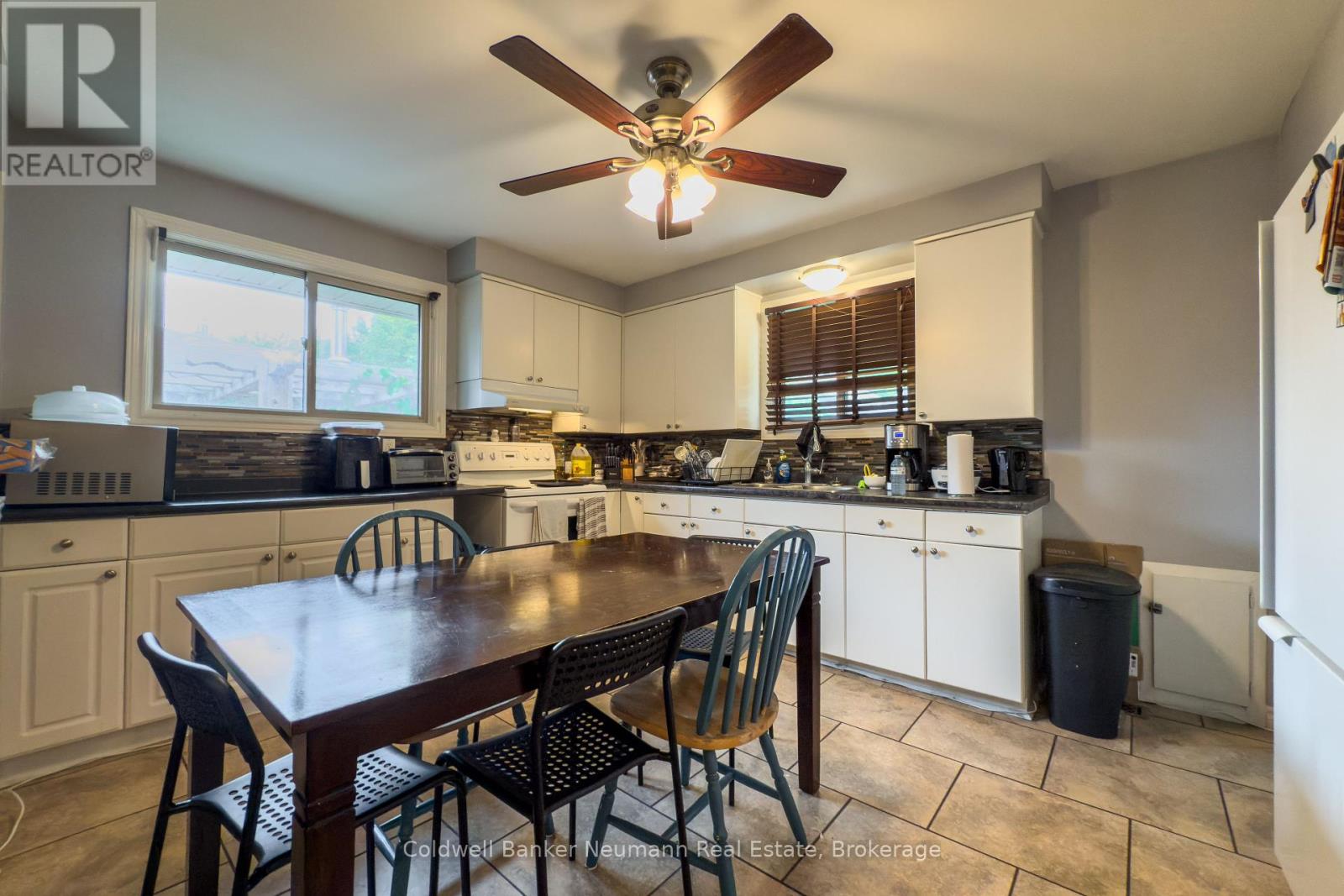 Upper - 27 Julia Drive, Guelph (Junction/onward Willow), Ontario  N1H 5V9 - Photo 2 - X12414001