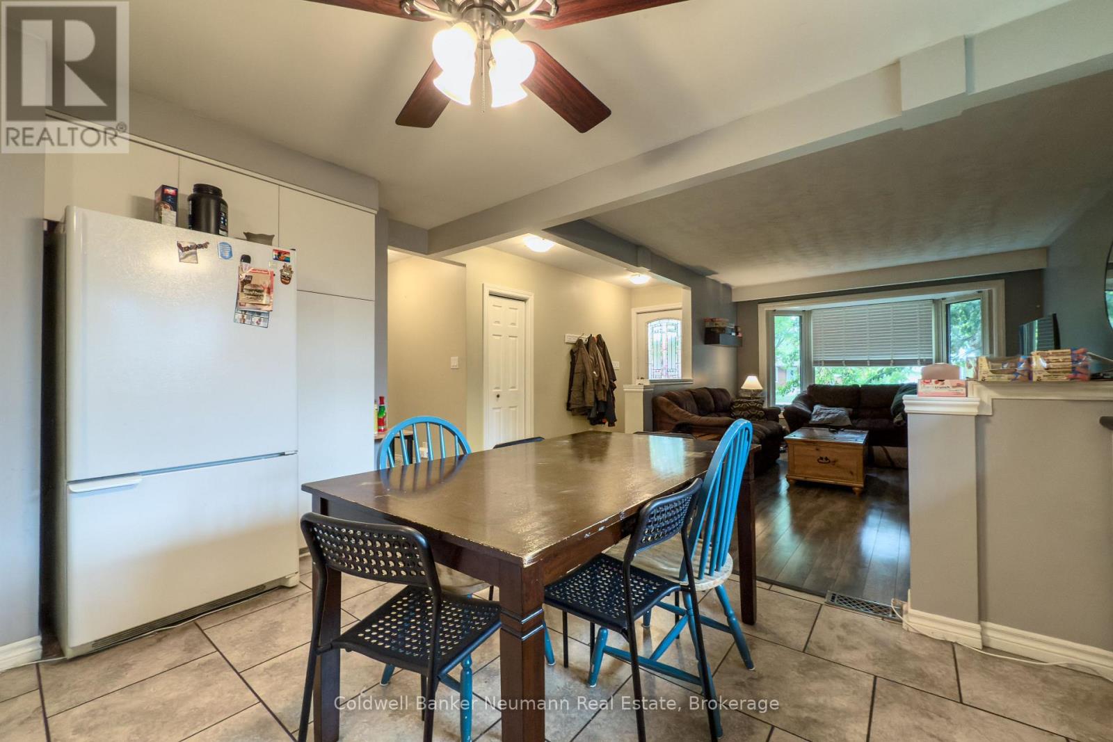 Upper - 27 Julia Drive, Guelph (Junction/onward Willow), Ontario  N1H 5V9 - Photo 3 - X12414001