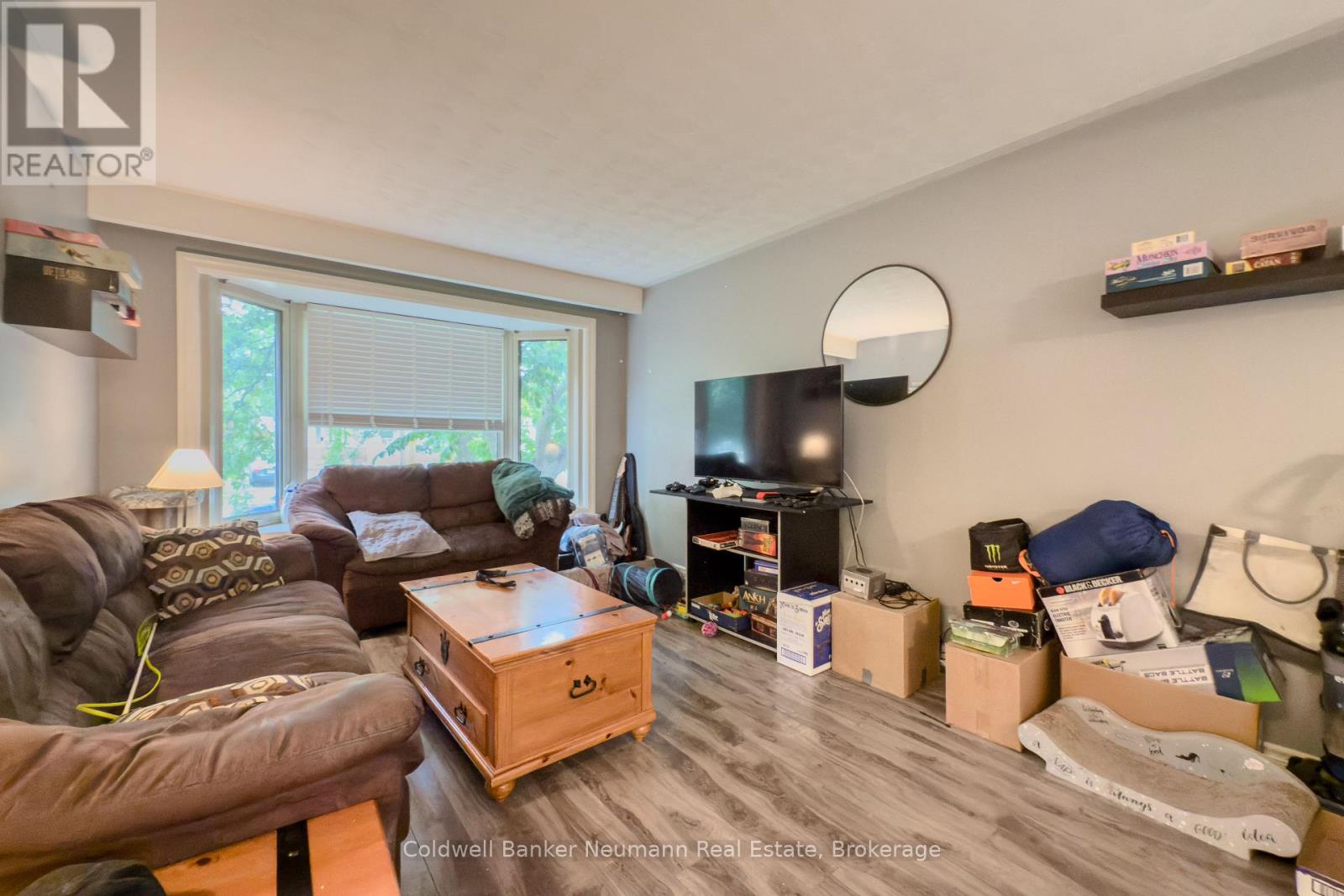 Upper - 27 Julia Drive, Guelph (Junction/onward Willow), Ontario  N1H 5V9 - Photo 4 - X12414001