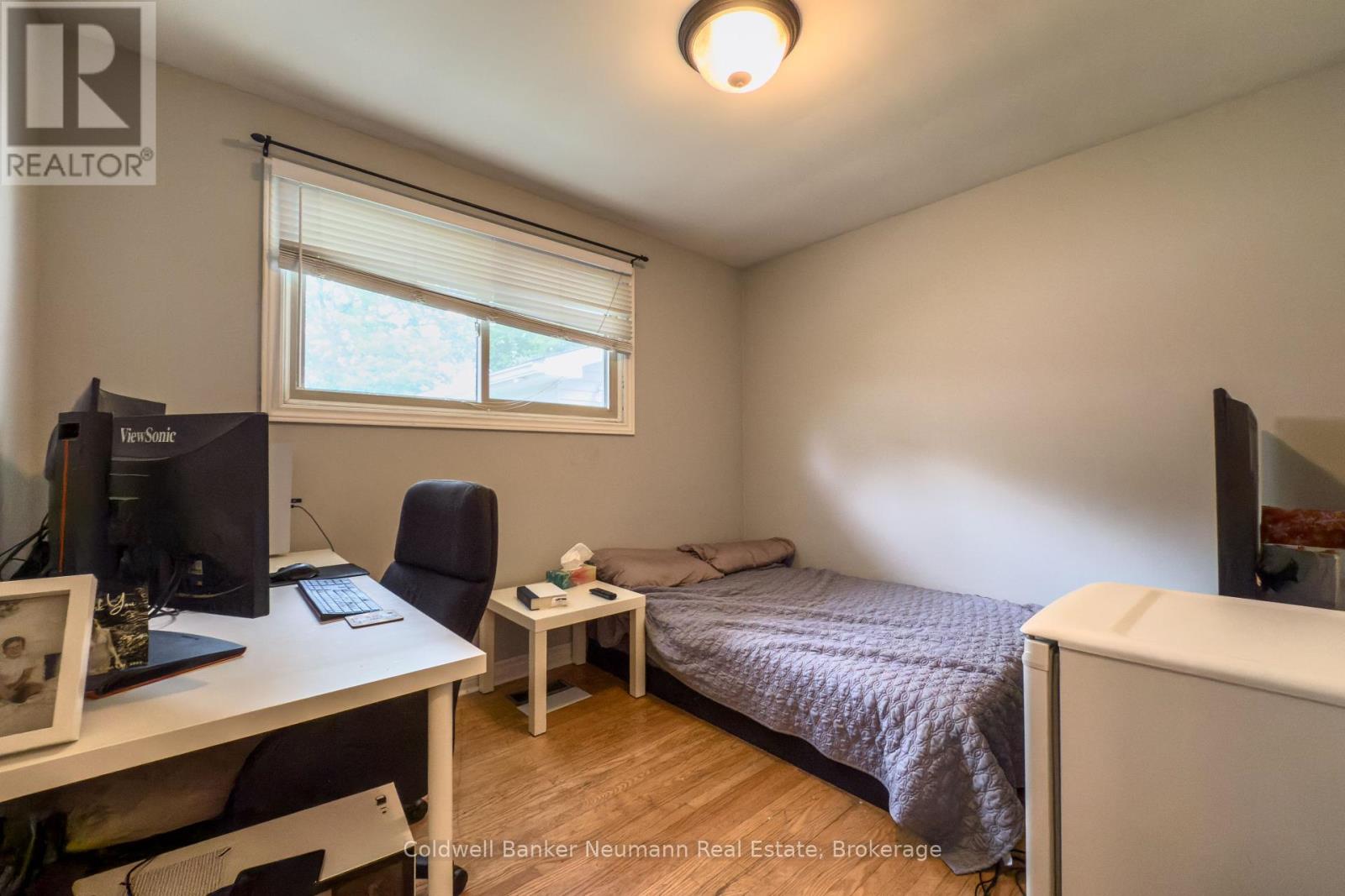 Upper - 27 Julia Drive, Guelph (Junction/onward Willow), Ontario  N1H 5V9 - Photo 5 - X12414001