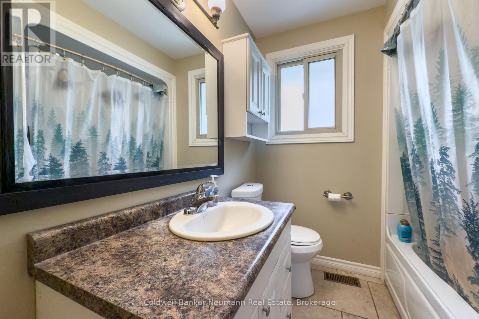 Upper - 27 Julia Drive, Guelph (Junction/onward Willow), Ontario  N1H 5V9 - Photo 7 - X12414001