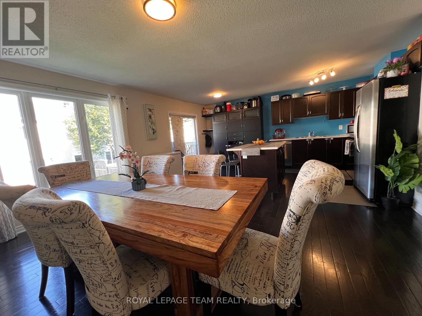 907 Messor Crescent, Ottawa, Ontario  K2S 0L7 - Photo 11 - X12414025
