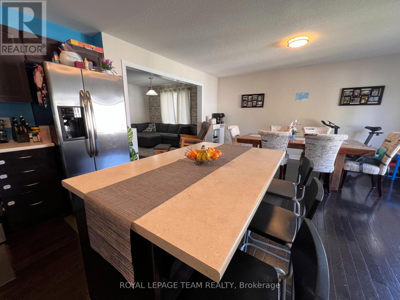 907 Messor Crescent, Ottawa, Ontario  K2S 0L7 - Photo 12 - X12414025