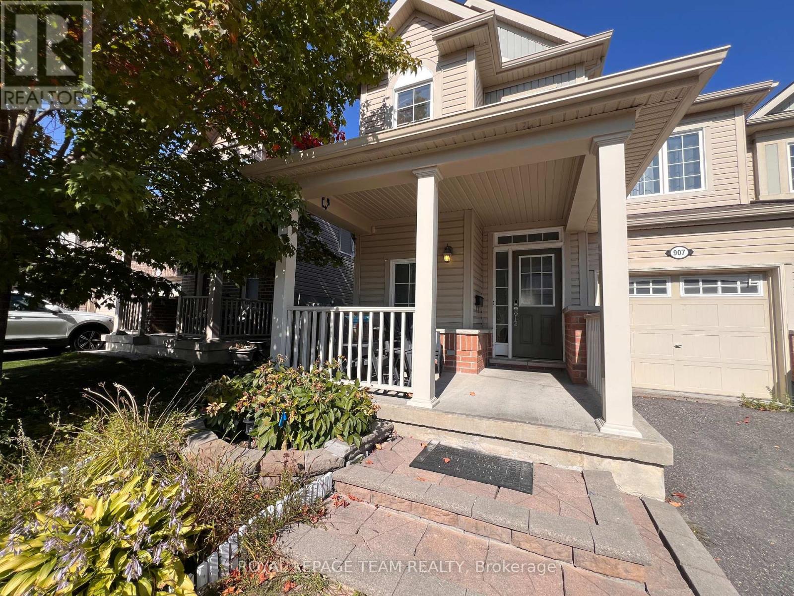 907 Messor Crescent, Ottawa, Ontario  K2S 0L7 - Photo 2 - X12414025