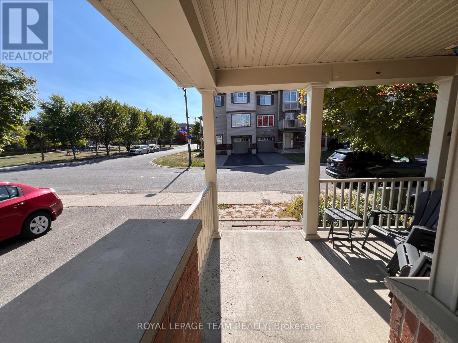 907 Messor Crescent, Ottawa, Ontario  K2S 0L7 - Photo 3 - X12414025