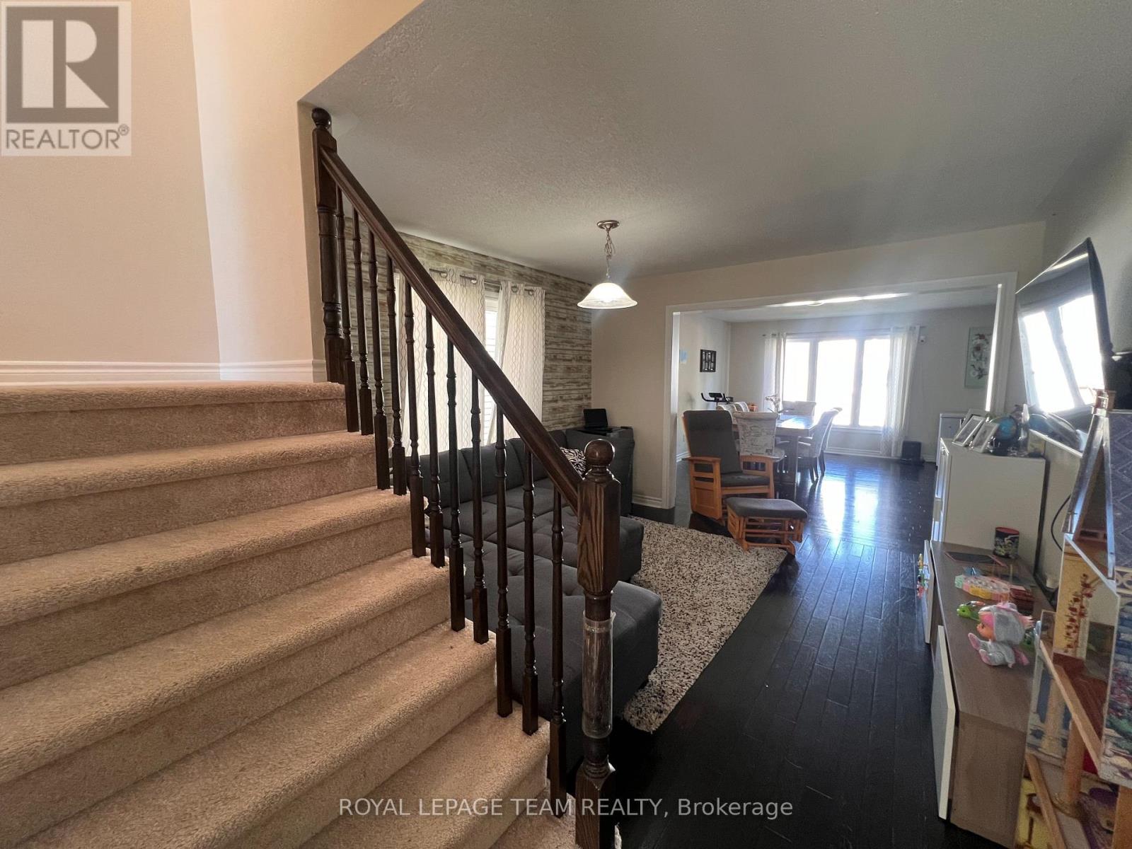907 Messor Crescent, Ottawa, Ontario  K2S 0L7 - Photo 6 - X12414025
