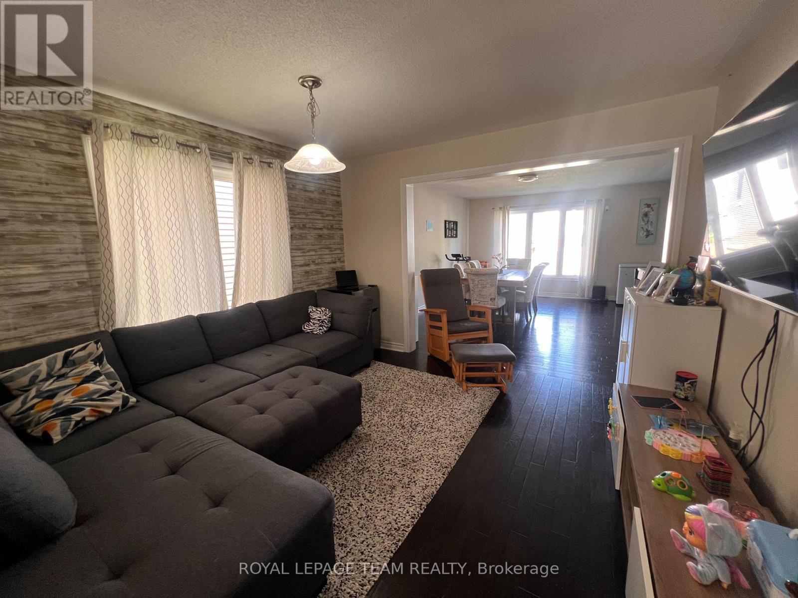 907 Messor Crescent, Ottawa, Ontario  K2S 0L7 - Photo 9 - X12414025