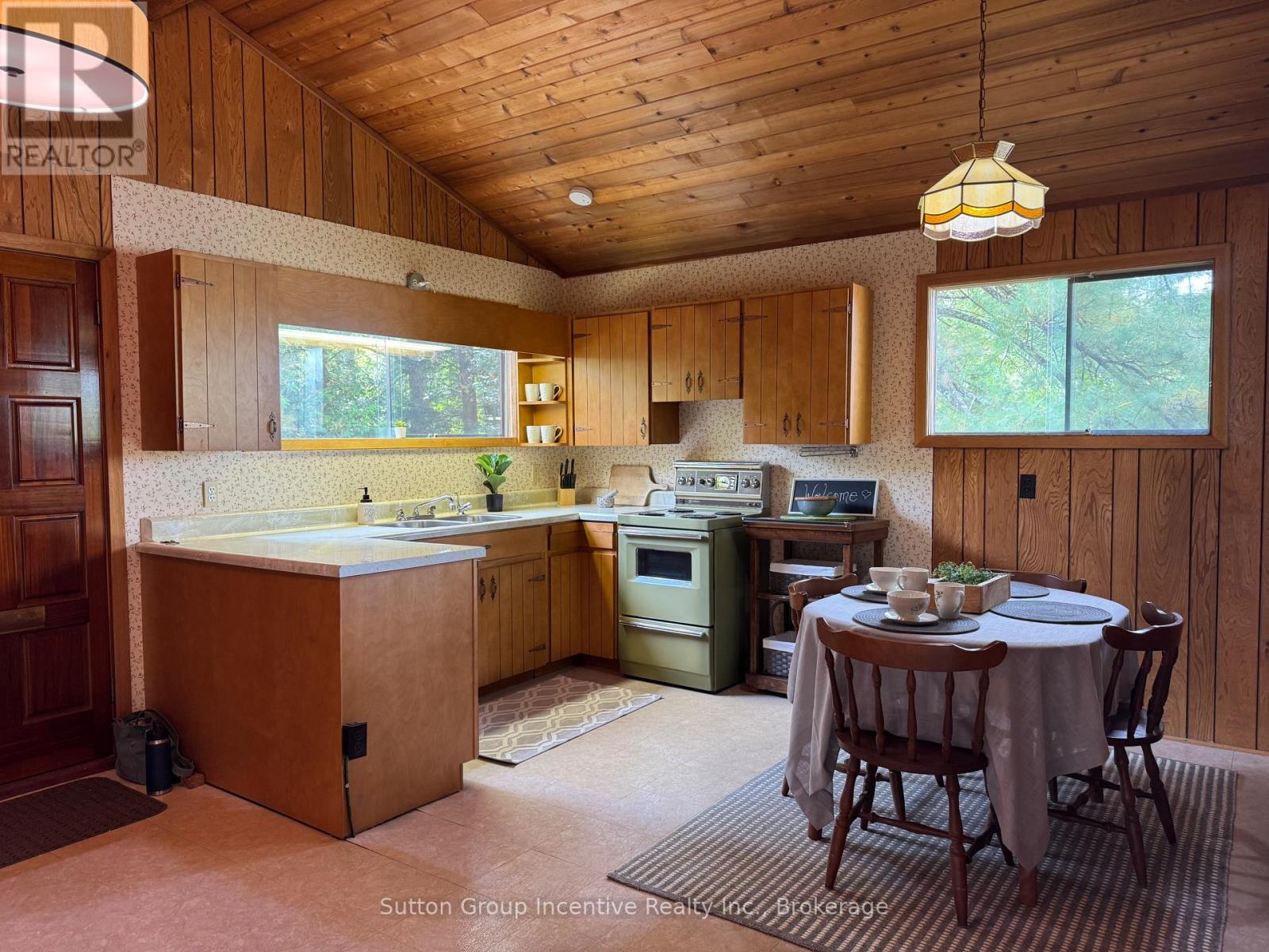 1017 Goldfinch Court, Gravenhurst (Morrison), Ontario  P0E 1G0 - Photo 9 - X12177770