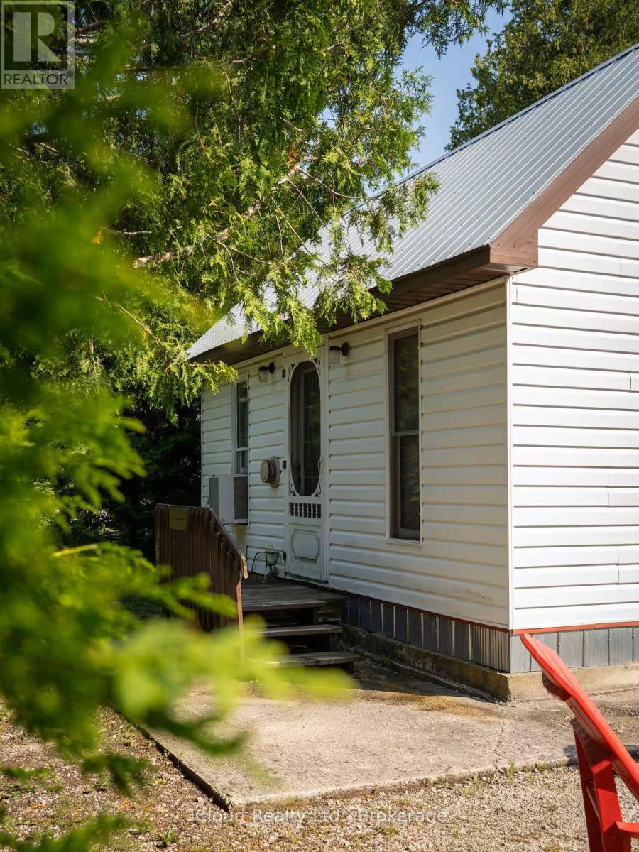 7461 Hwy 6, Northern Bruce Peninsula, Ontario  N0H 2R0 - Photo 16 - X12411529