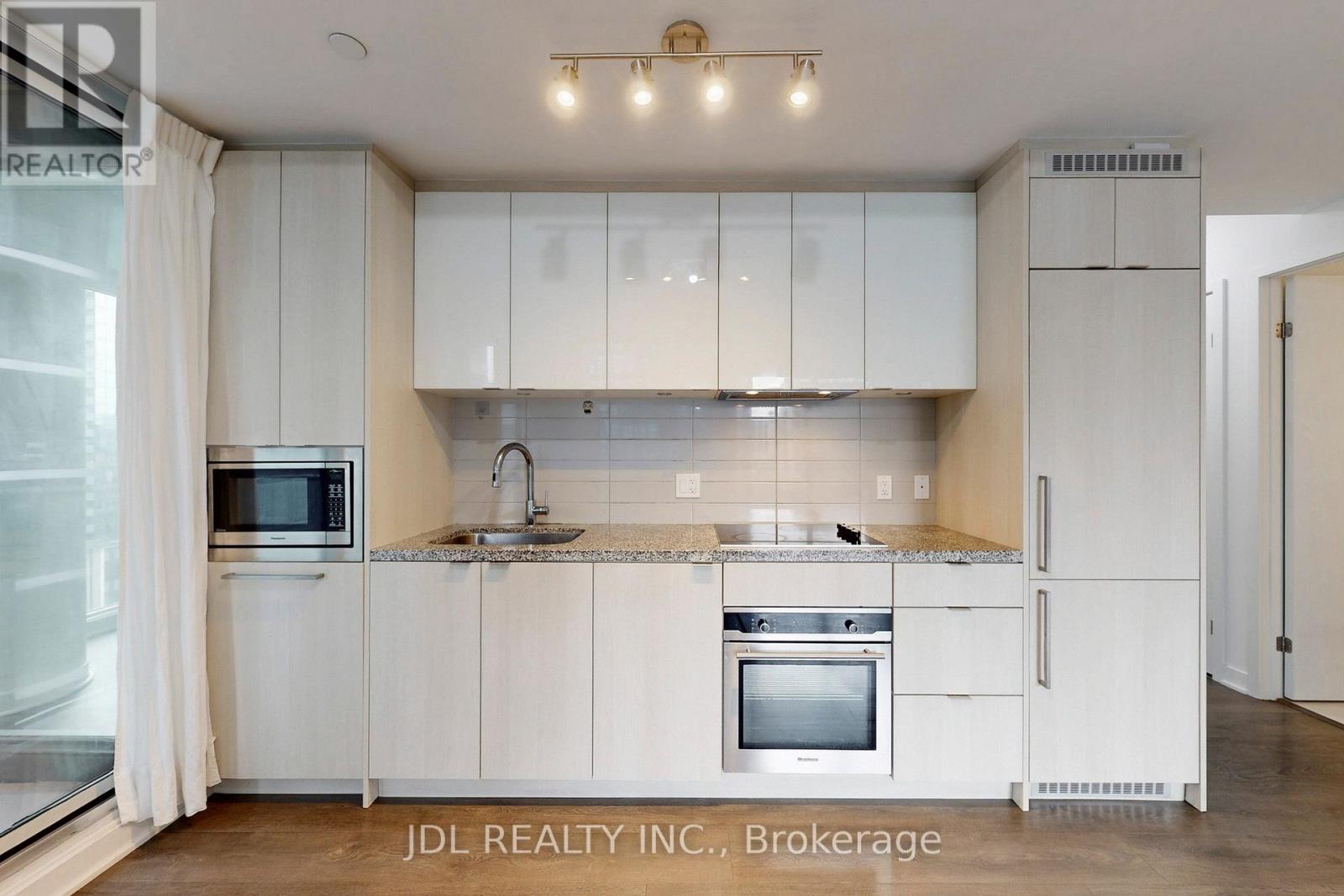 1602 - 125 Blue Jays Way, Toronto, Ontario  M5V 0C4 - Photo 6 - C12413999