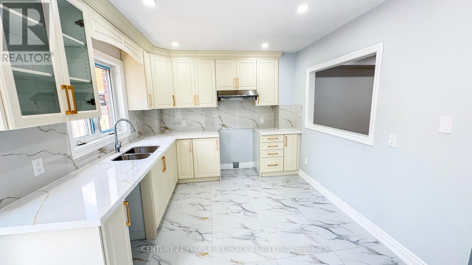 3292 Bobwhite Mews, Mississauga, Ontario  L5N 6E9 - Photo 11 - W12414002