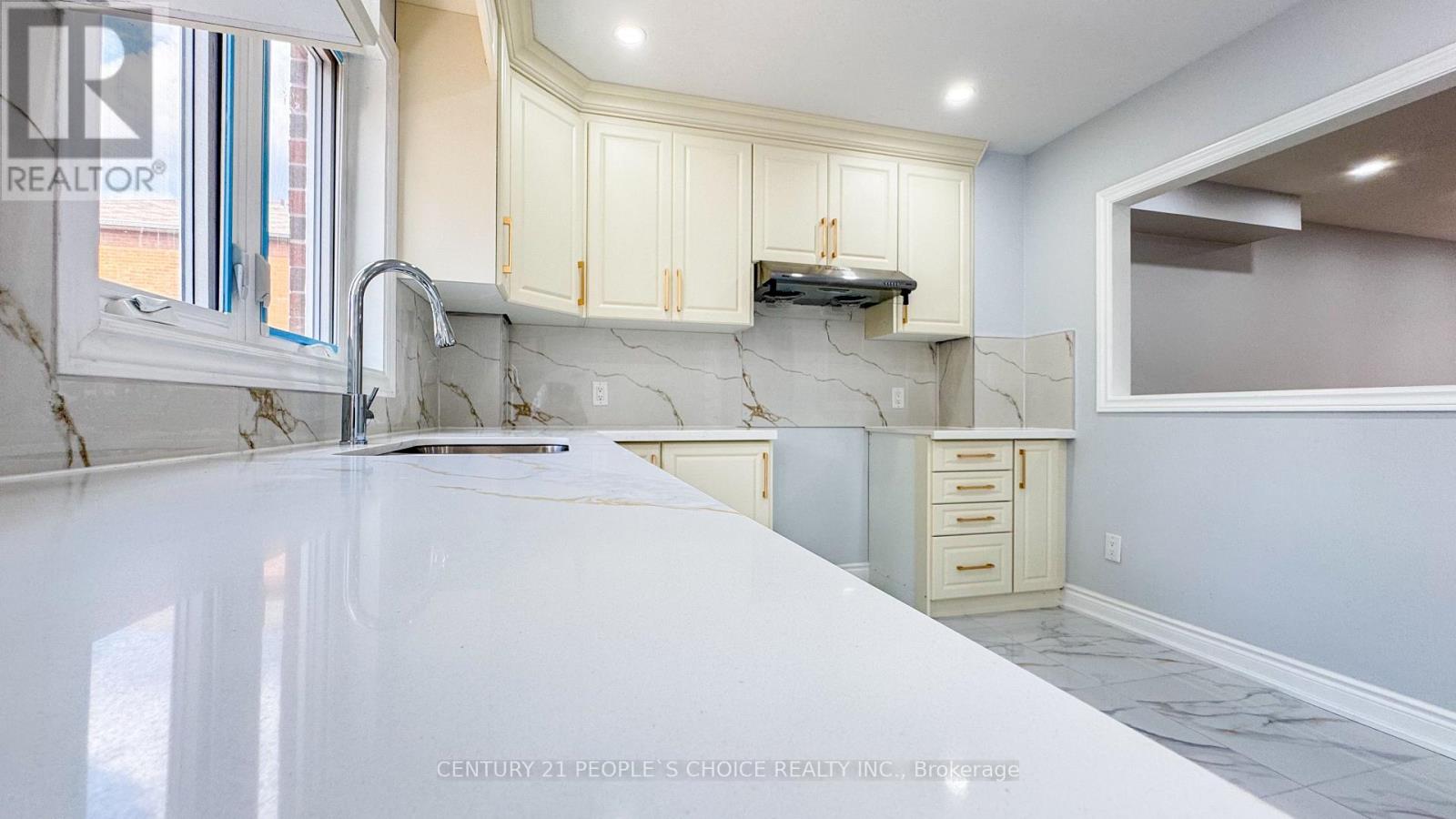 3292 Bobwhite Mews, Mississauga, Ontario  L5N 6E9 - Photo 12 - W12414002