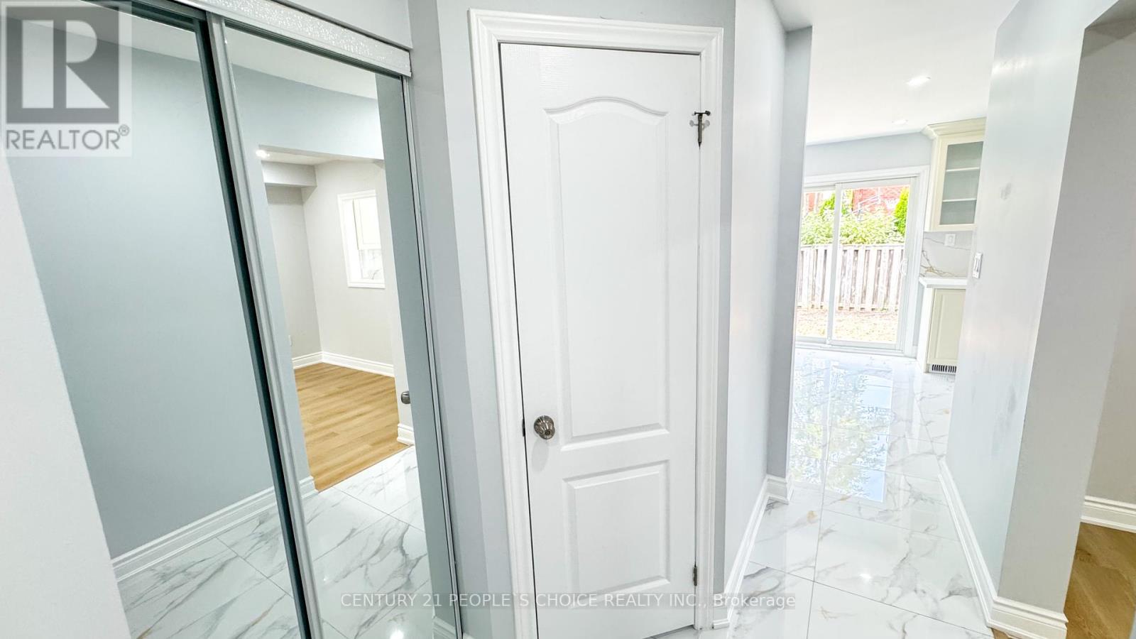 3292 Bobwhite Mews, Mississauga, Ontario  L5N 6E9 - Photo 13 - W12414002