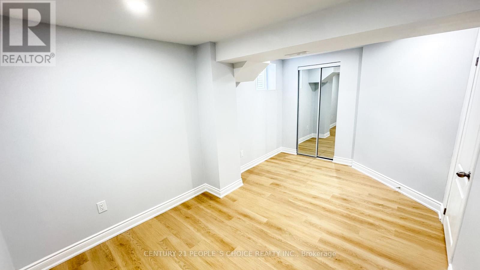 3292 Bobwhite Mews, Mississauga, Ontario  L5N 6E9 - Photo 37 - W12414002