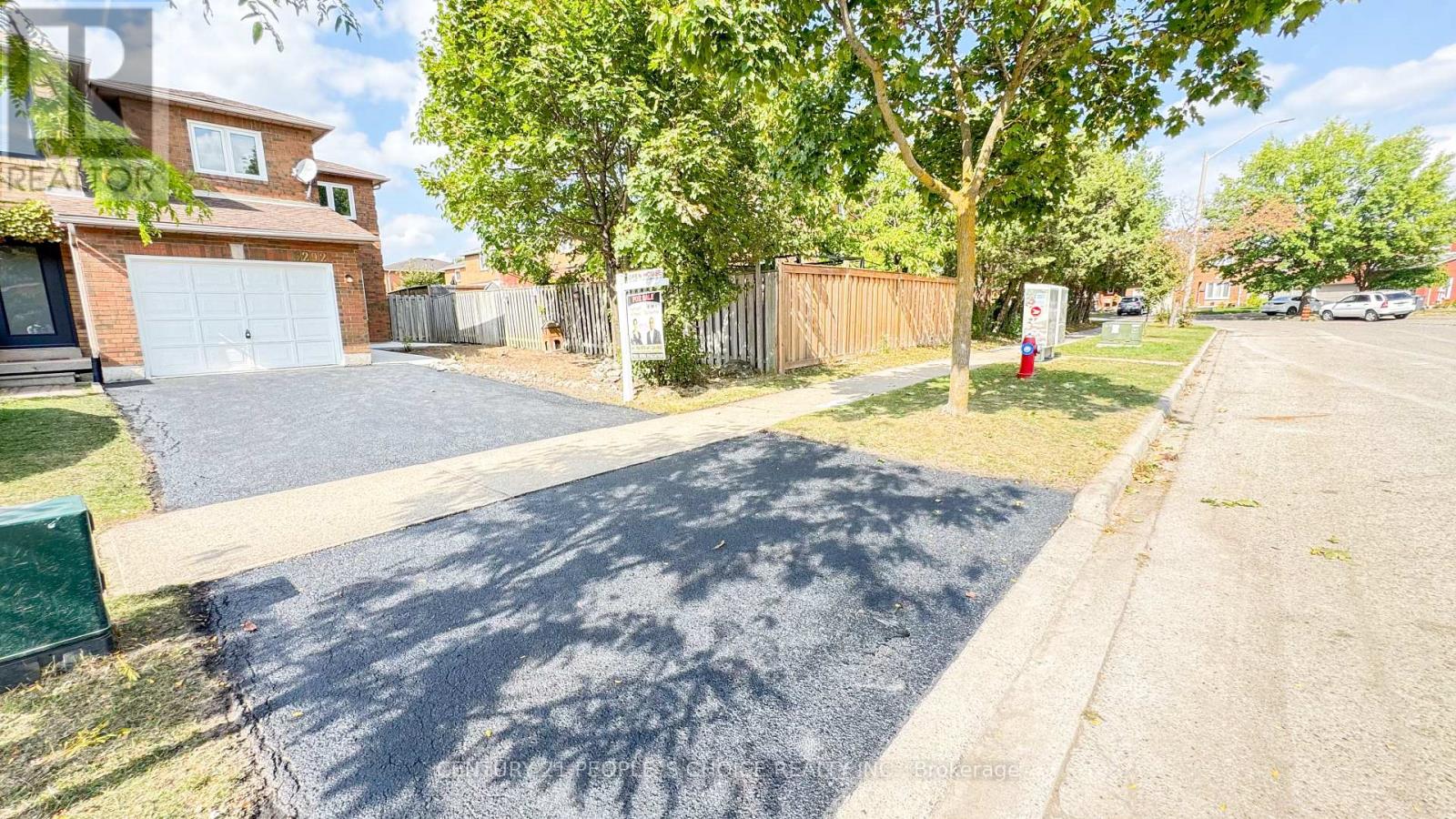 3292 Bobwhite Mews, Mississauga, Ontario  L5N 6E9 - Photo 42 - W12414002