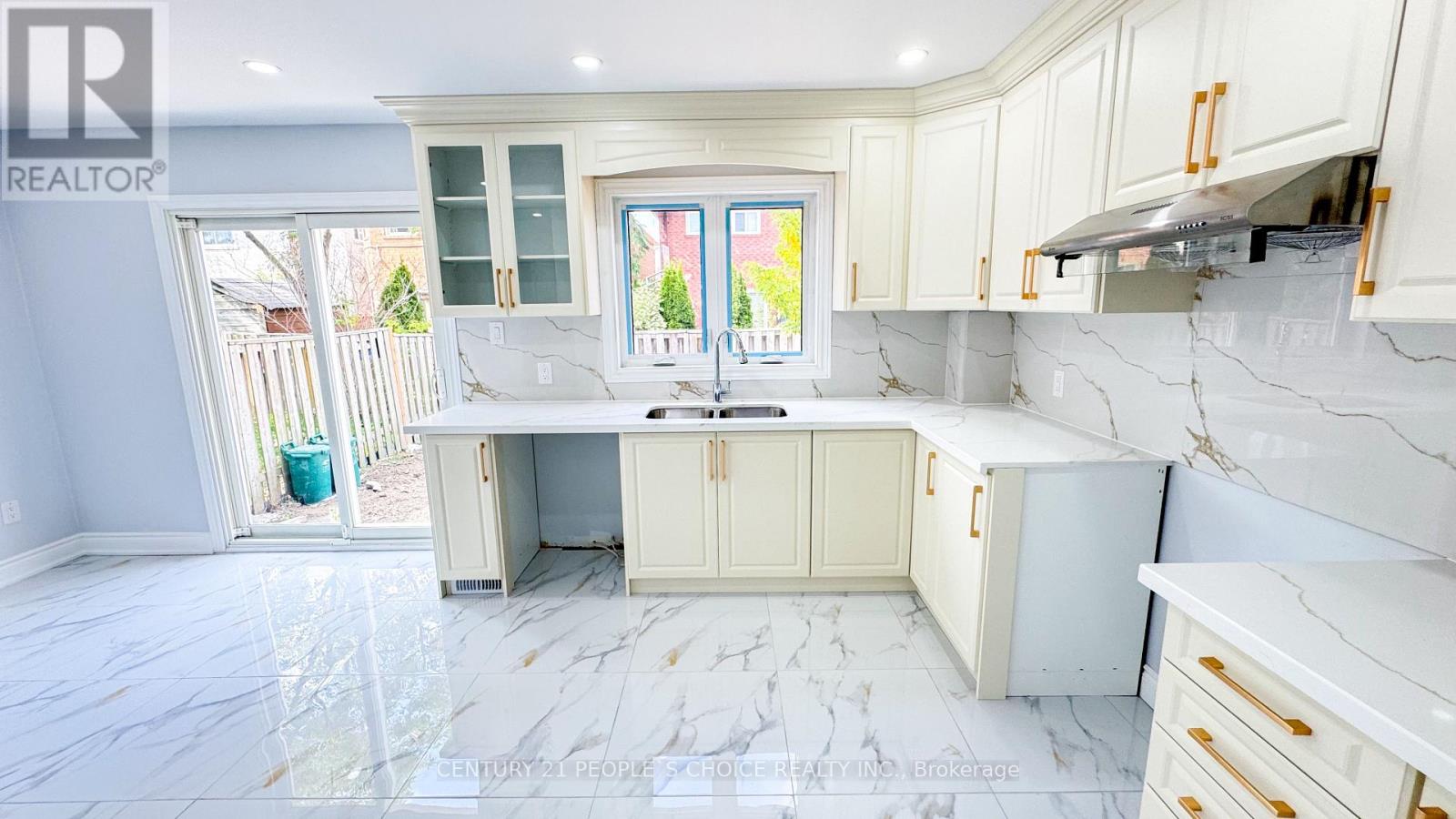 3292 Bobwhite Mews, Mississauga, Ontario  L5N 6E9 - Photo 8 - W12414002